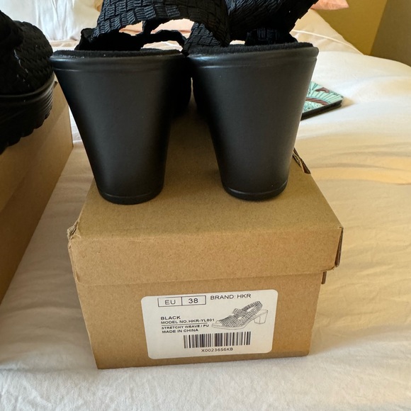 HKR Womens Lot Of 2 Stretch Woven Sandals Summer Black Sz 38 New - Picture 3 of 6